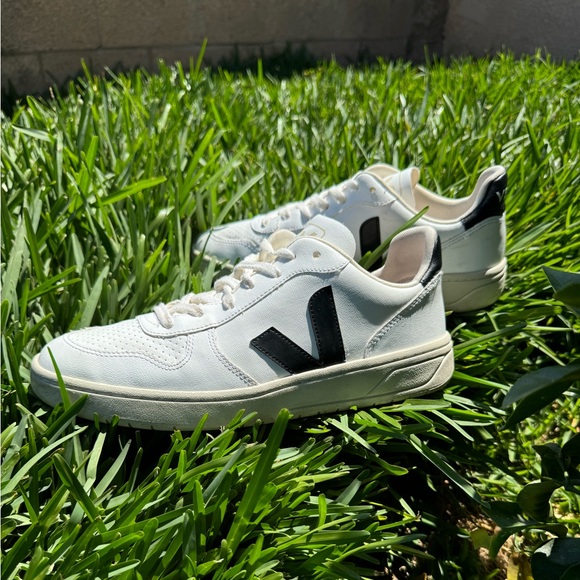 VEJA V-10 Sneakers as seen on Meghan Markle fits women 11.5  men size 10 unisex - Picture 4 of 16